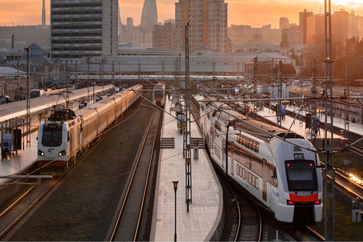 Sərnişinlərin nəzərinə! - Sürət qatarının hərəkət qrafiki dəyişdirilir